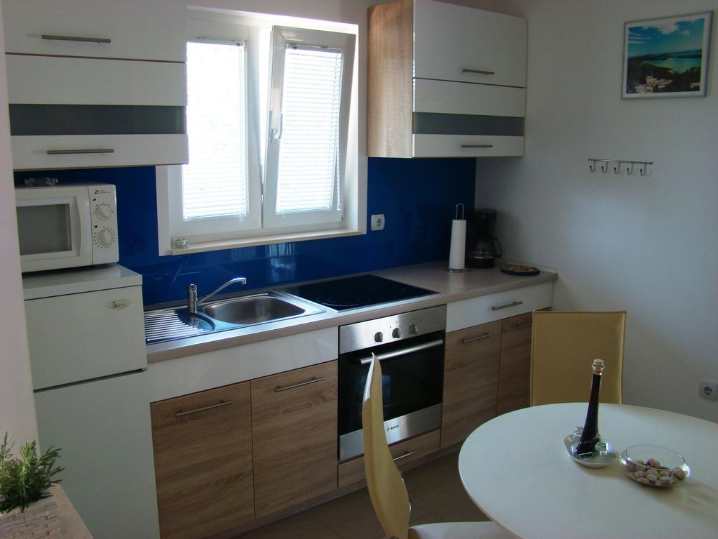 Apartments Pinus Pirovac Rom bilde