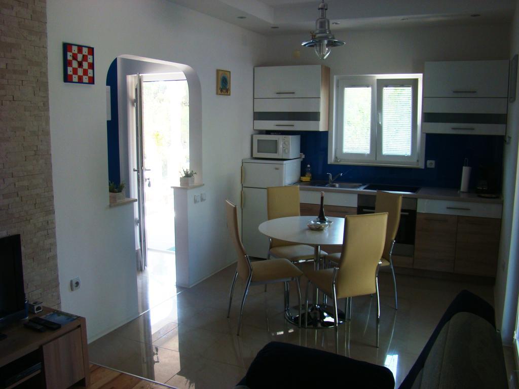 Apartments Pinus Pirovac Rom bilde