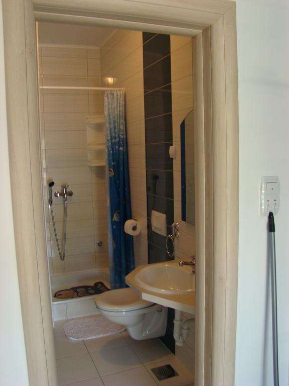 Apartments Pinus Pirovac Rom bilde