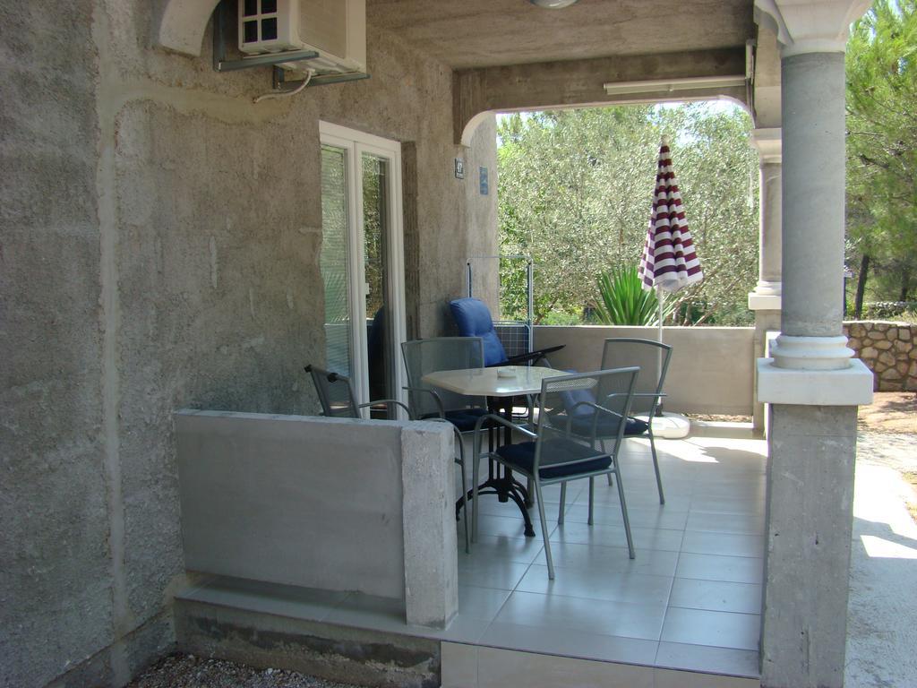 Apartments Pinus Pirovac Rom bilde