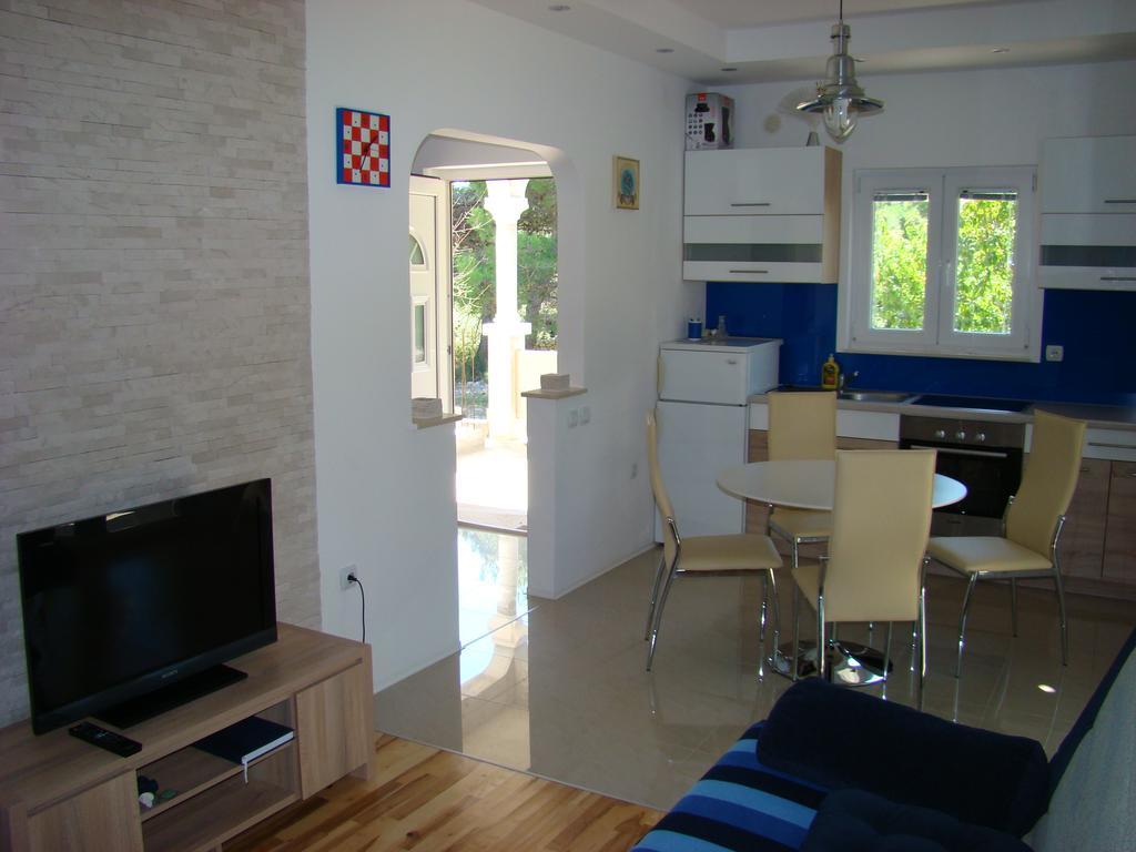 Apartments Pinus Pirovac Rom bilde