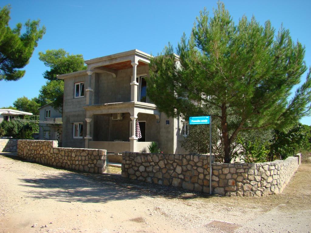 Apartments Pinus Pirovac Rom bilde